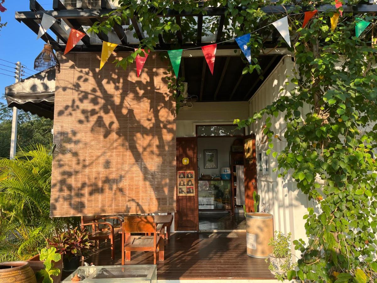 บ้าน Guh Uthai Thani Exterior foto